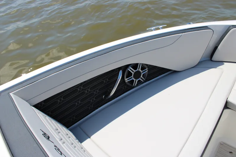 Slide: The Image of Sea Ray SPX 210 Outboard 2026 - 38