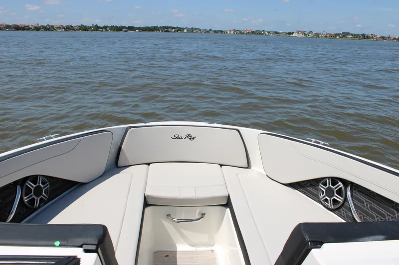Slide: The Image of Sea Ray SPX 210 Outboard 2026 - 40