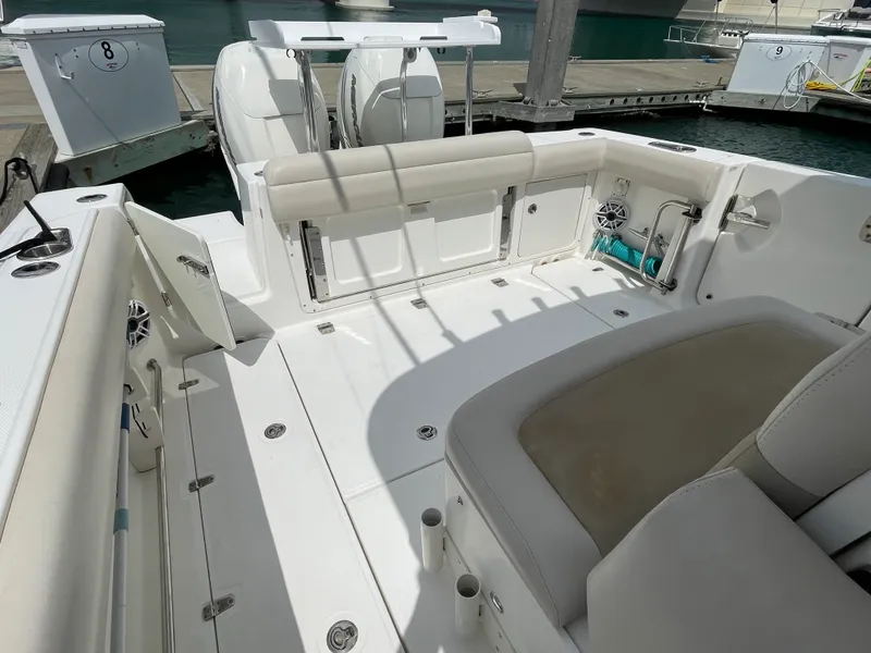 Slide: The Image of Boston Whaler 330 OUTRAGE 2017 - 15