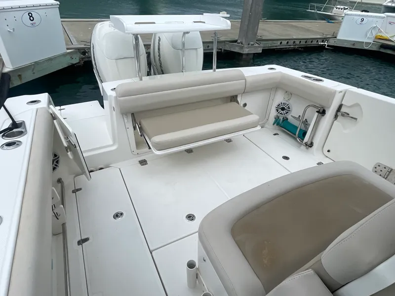 Slide: The Image of Boston Whaler 330 OUTRAGE 2017 - 16