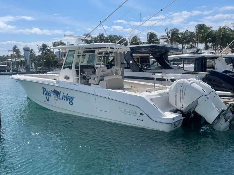 Slide: The Image of Boston Whaler 330 OUTRAGE 2017 - 2