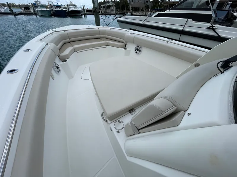 Slide: The Image of Boston Whaler 330 OUTRAGE 2017 - 20