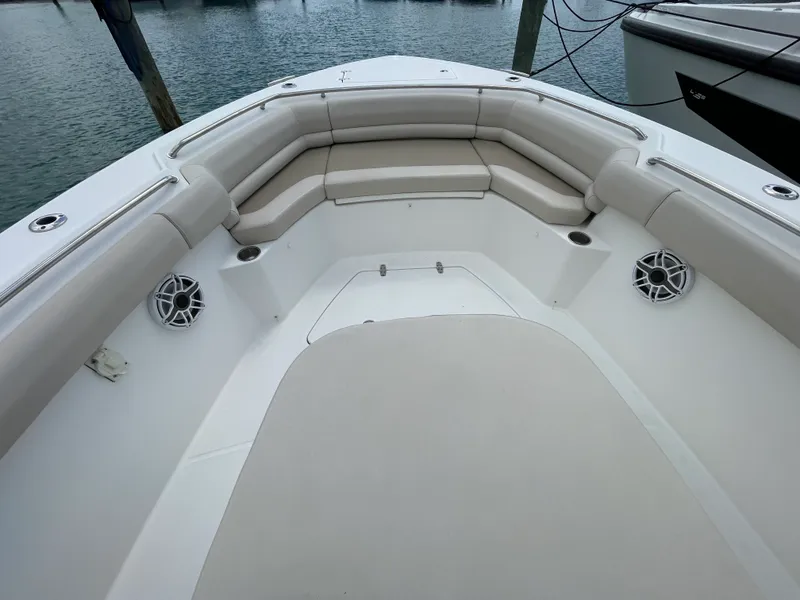 Slide: The Image of Boston Whaler 330 OUTRAGE 2017 - 21
