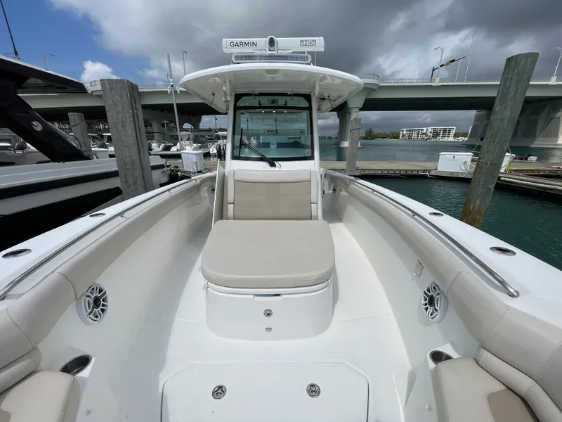 Slide: The Image of Boston Whaler 330 OUTRAGE 2017 - 22