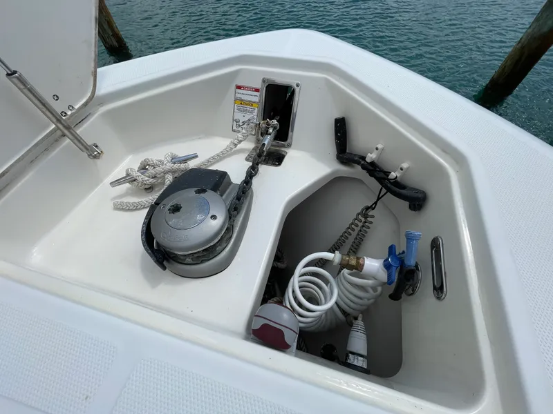 Slide: The Image of Boston Whaler 330 OUTRAGE 2017 - 24