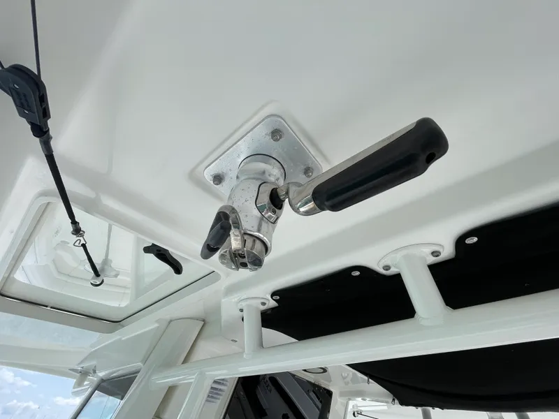 Slide: The Image of Boston Whaler 330 OUTRAGE 2017 - 29