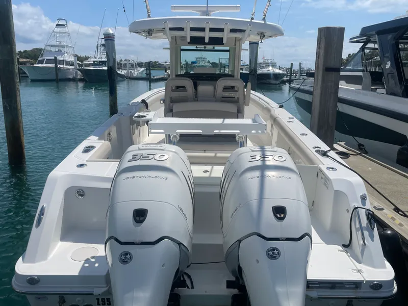 Slide: The Image of Boston Whaler 330 OUTRAGE 2017 - 3