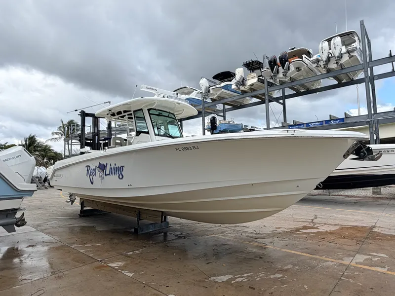Slide: The Image of Boston Whaler 330 OUTRAGE 2017 - 31