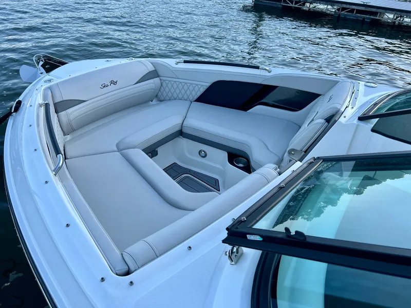 Slide: The Image of Sea Ray SLX 260 Outboard 2024 - 10