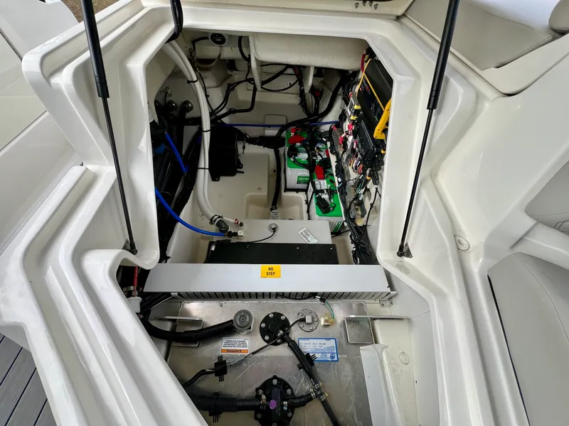 Slide: The Image of Sea Ray SLX 260 Outboard 2024 - 34