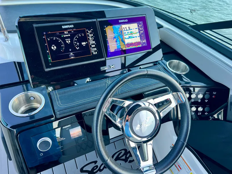 Slide: The Image of Sea Ray SLX 260 Outboard 2024 - 20