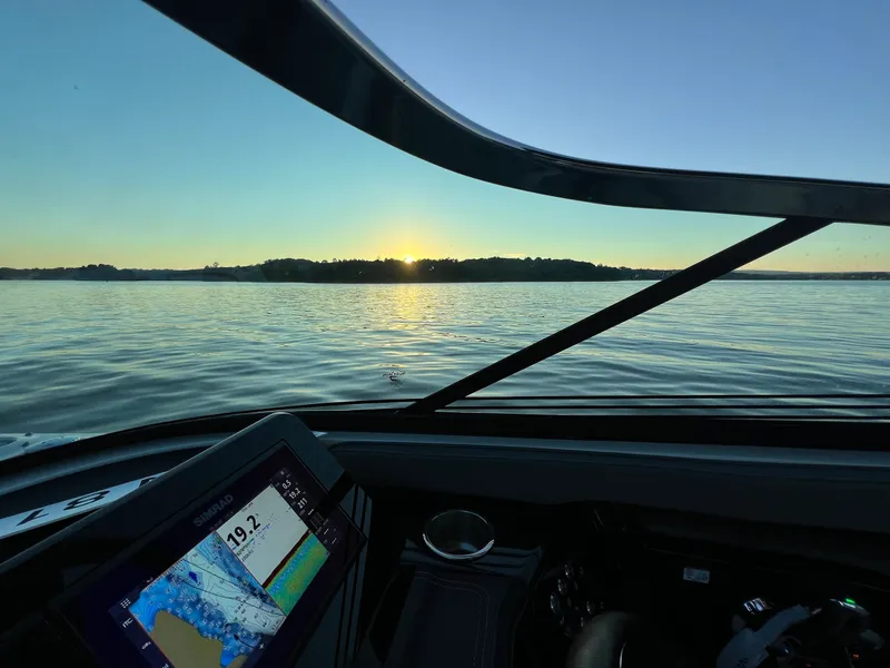 Slide: The Image of Sea Ray SLX 260 Outboard 2024 - 42