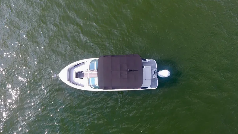 Slide: The Image of Sea Ray SLX 260 Outboard 2024 - 40