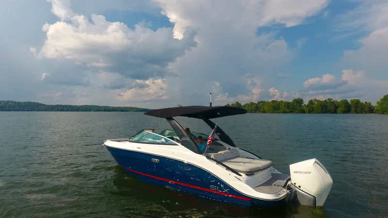 Slide: The Image of Sea Ray SLX 260 Outboard 2024 - 3