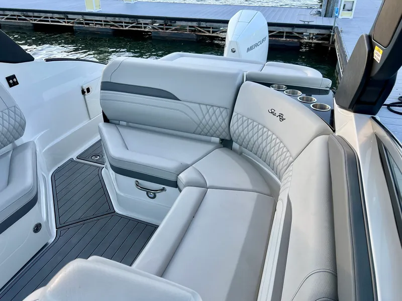 Slide: The Image of Sea Ray SLX 260 Outboard 2024 - 15
