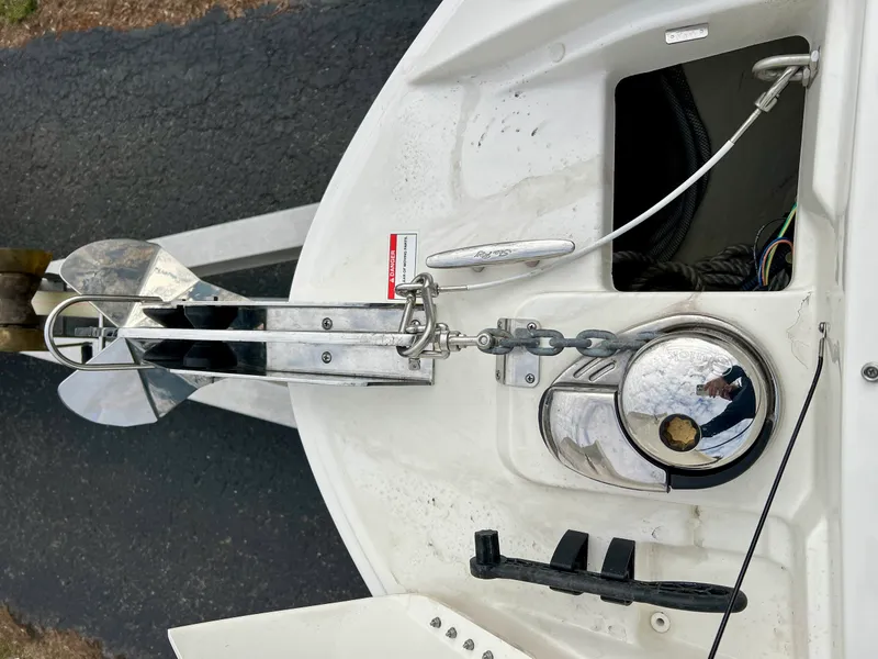 Slide: The Image of Sea Ray SLX 260 Outboard 2024 - 24