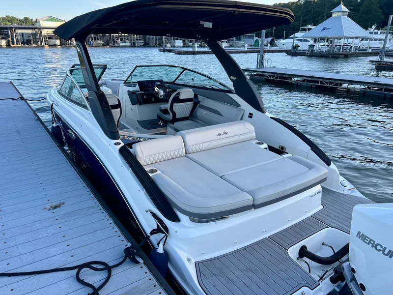 Slide: The Image of Sea Ray SLX 260 Outboard 2024 - 9