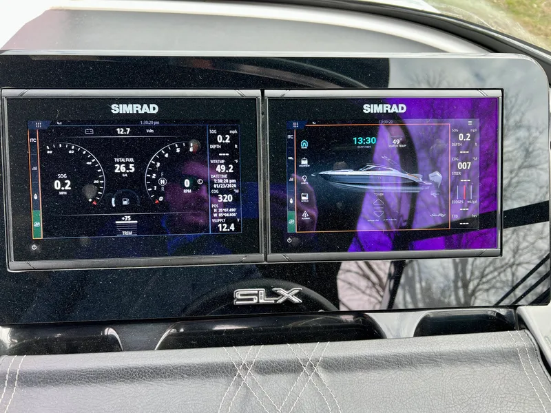 Slide: The Image of Sea Ray SLX 260 Outboard 2024 - 21