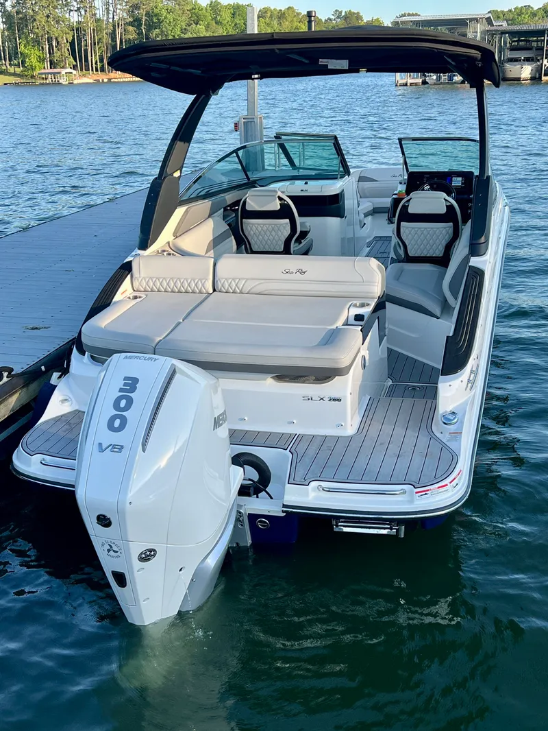 Slide: The Image of Sea Ray SLX 260 Outboard 2024 - 8