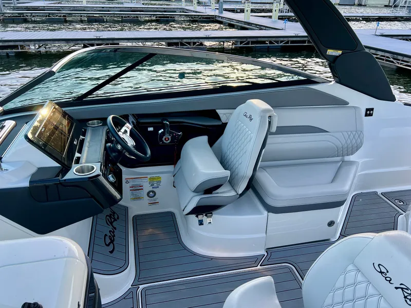Slide: The Image of Sea Ray SLX 260 Outboard 2024 - 14