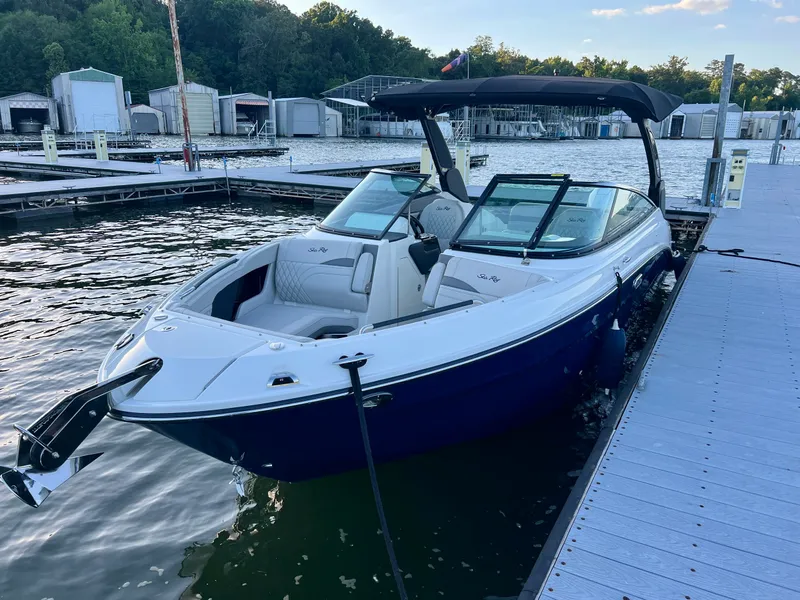 Slide: The Image of Sea Ray SLX 260 Outboard 2024 - 7