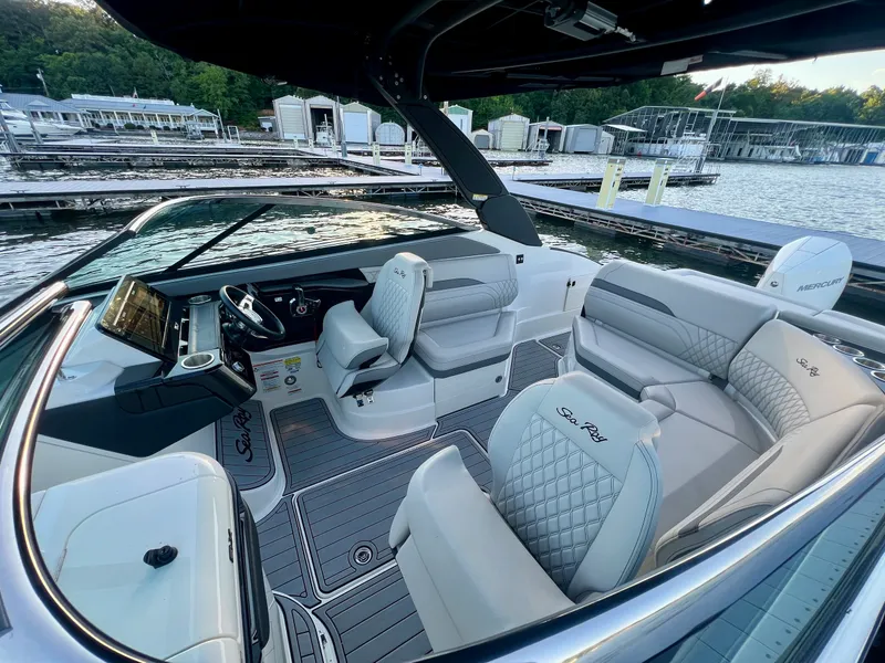 Slide: The Image of Sea Ray SLX 260 Outboard 2024 - 12