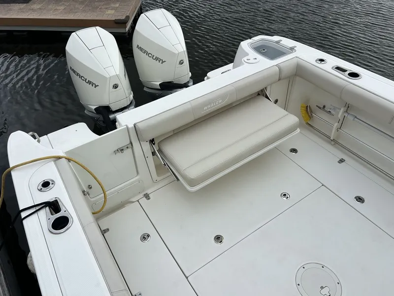 Slide: The Image of Boston Whaler 285 CONQUEST 2019 - 10
