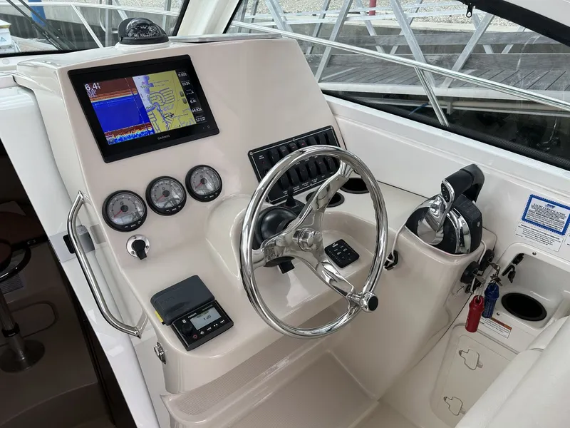 Slide: The Image of Boston Whaler 285 CONQUEST 2019 - 19