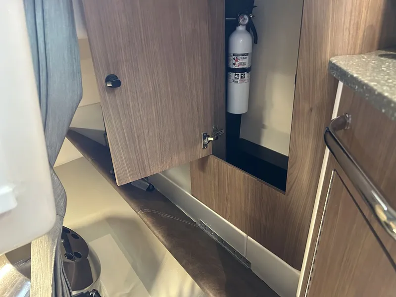 Slide: The Image of Boston Whaler 285 CONQUEST 2019 - 31
