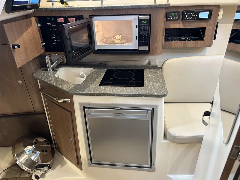 Slide: The Image of Boston Whaler 285 CONQUEST 2019 - 33