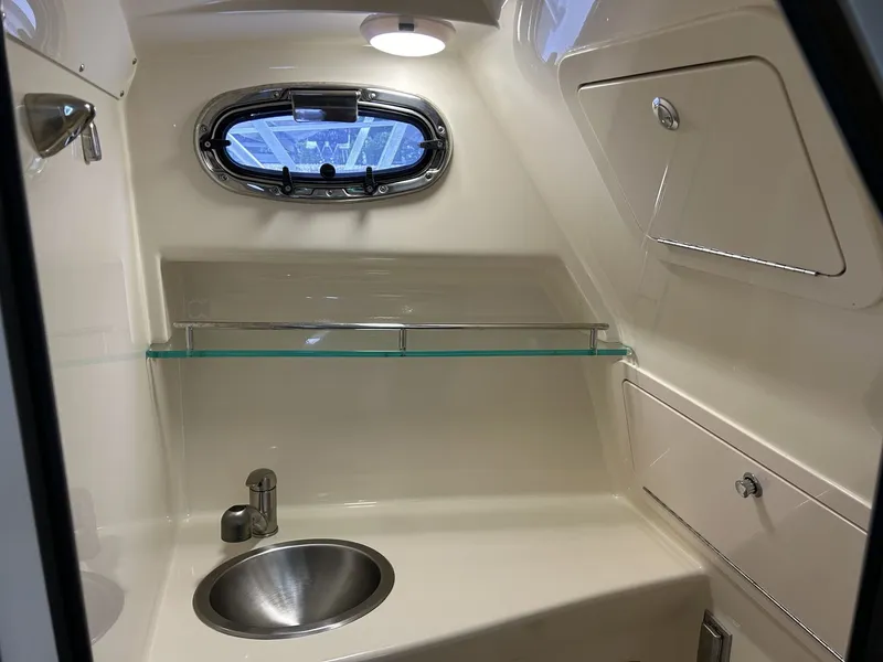 Slide: The Image of Boston Whaler 285 CONQUEST 2019 - 35