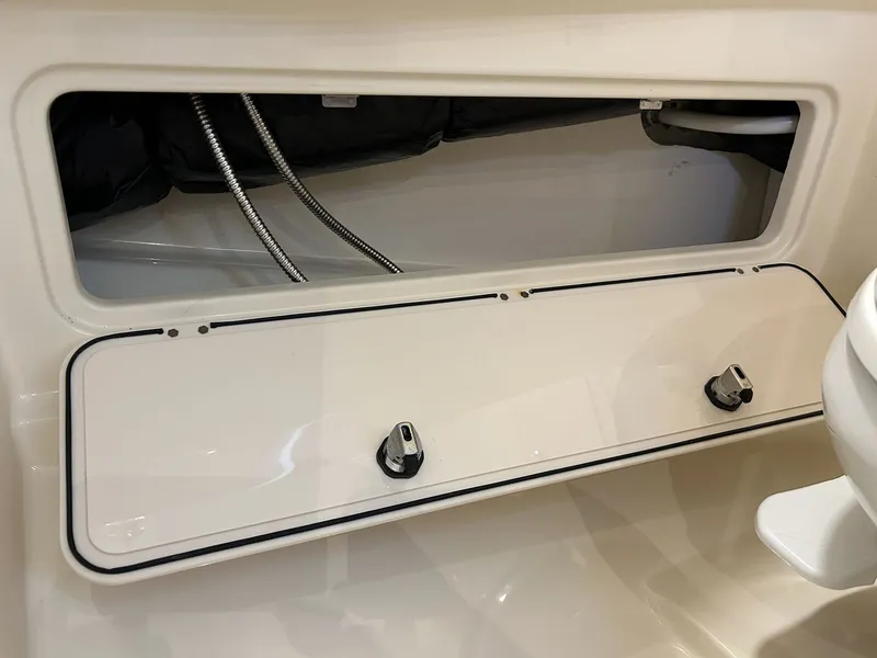 Slide: The Image of Boston Whaler 285 CONQUEST 2019 - 37