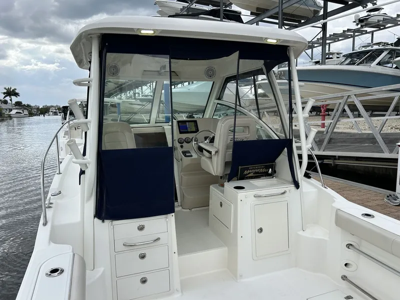Slide: The Image of Boston Whaler 285 CONQUEST 2019 - 9