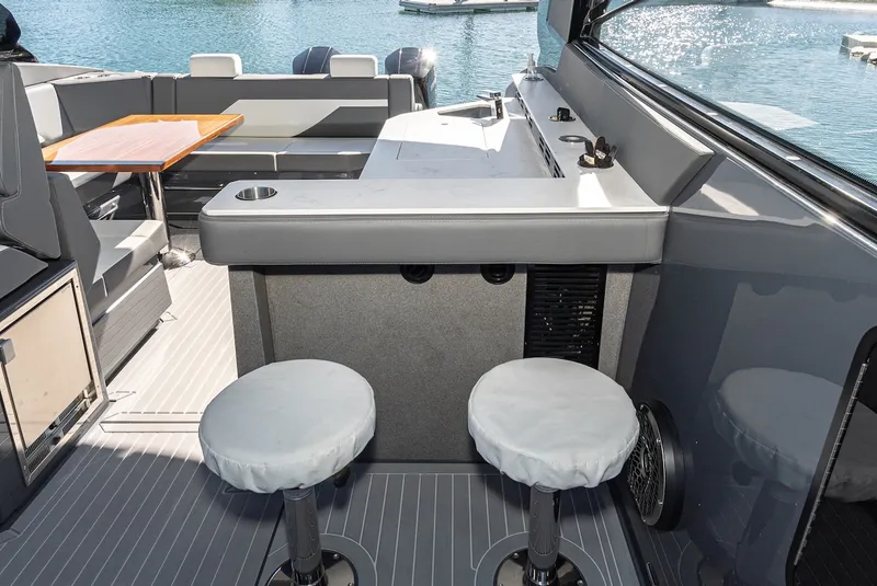 Slide: The Image of Cruisers 42 GLS 2023 - 18