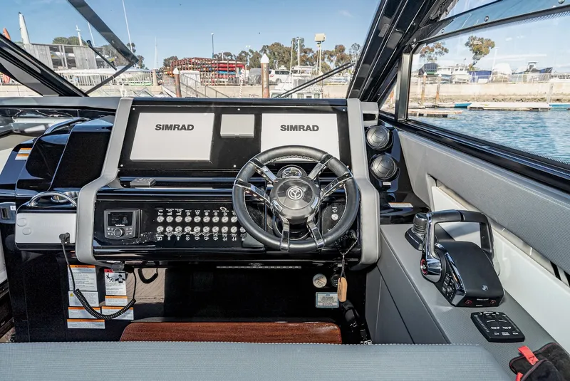 Slide: The Image of Cruisers 42 GLS 2023 - 21