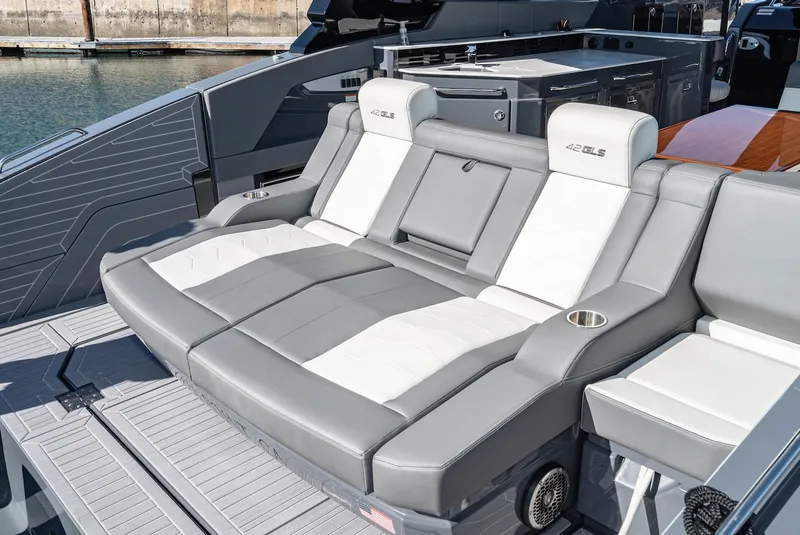 Slide: The Image of Cruisers 42 GLS 2023 - 11