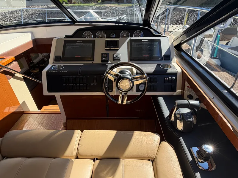 Slide: The Image of Sea Ray 510 SUNDANCER 2015 - 24