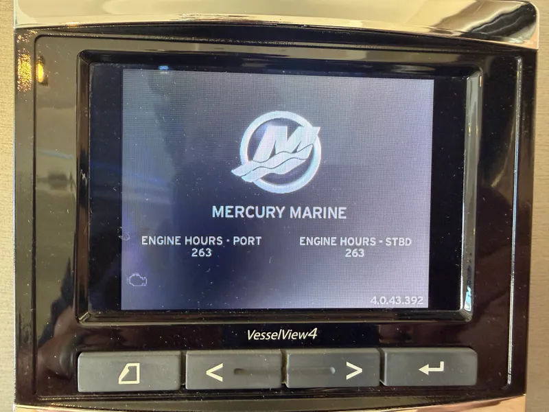 Slide: The Image of Sea Ray 510 SUNDANCER 2015 - 25