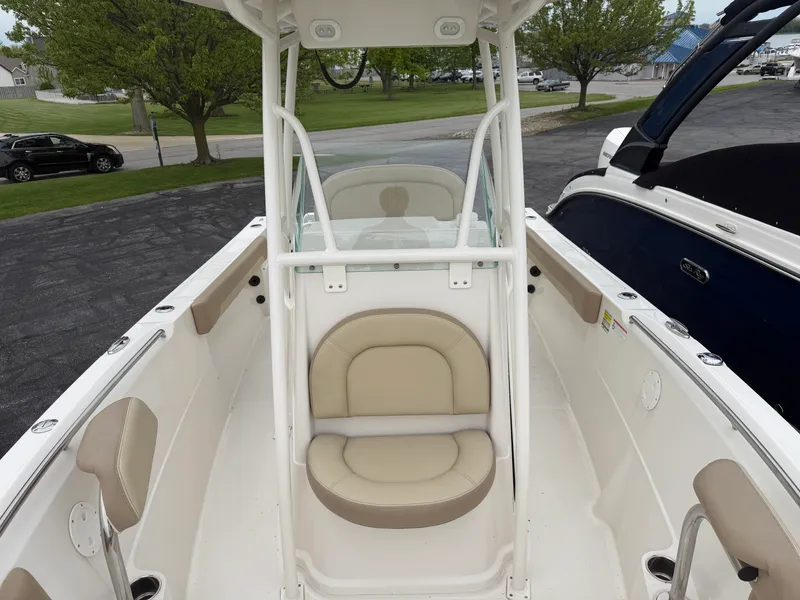 Slide: The Image of Sailfish 220 CC 2021 - 14
