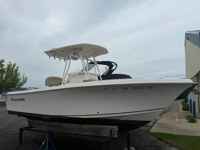 The Image of Sailfish 220 CC 2021 - 0