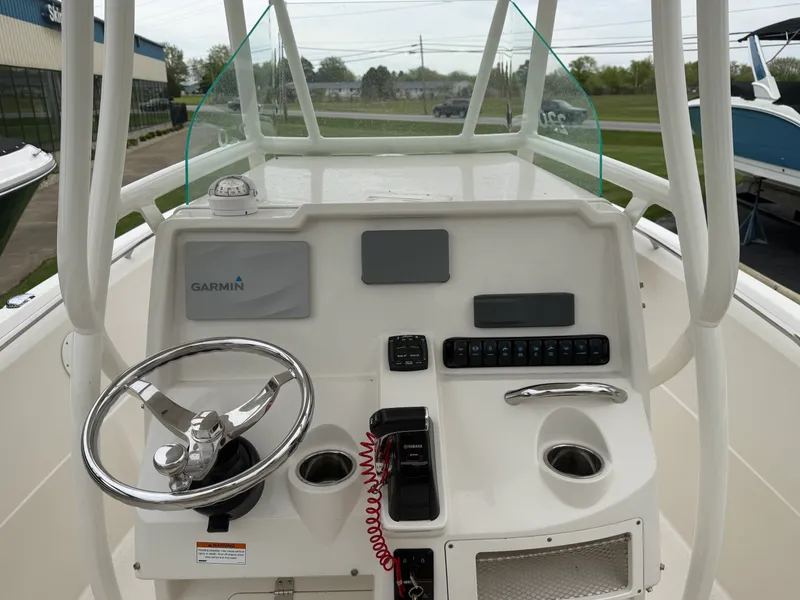 Slide: The Image of Sailfish 220 CC 2021 - 11