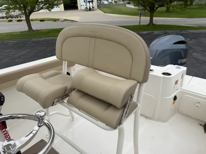 Slide: The Image of Sailfish 220 CC 2021 - 6
