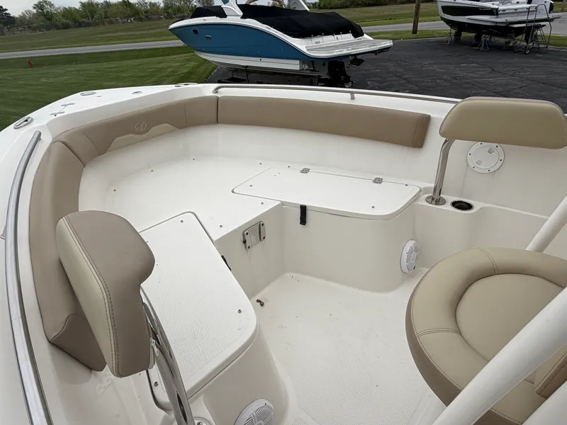 Slide: The Image of Sailfish 220 CC 2021 - 12