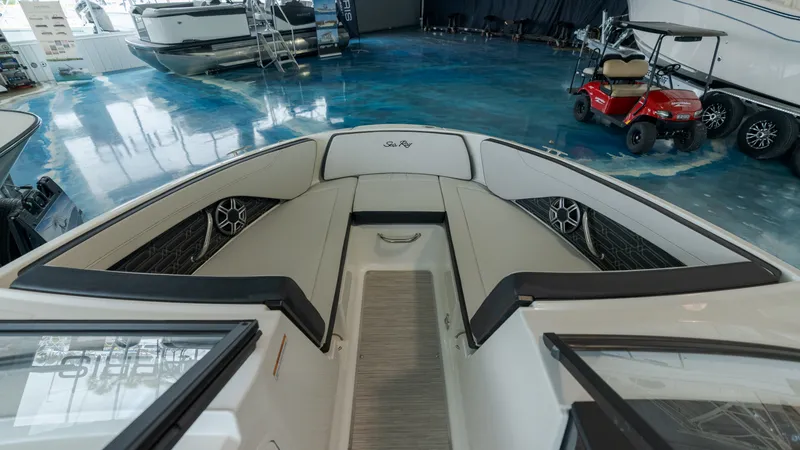 Slide: The Image of Sea Ray SPX 210 Outboard 2026 - 10
