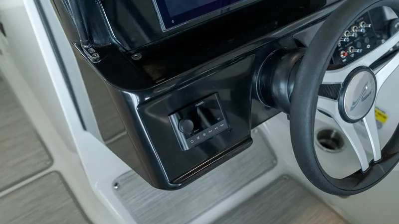 Slide: The Image of Sea Ray SPX 210 Outboard 2026 - 15