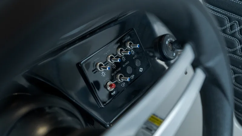 Slide: The Image of Sea Ray SPX 210 Outboard 2026 - 17