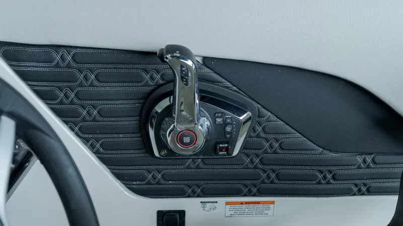 Slide: The Image of Sea Ray SPX 210 Outboard 2026 - 18