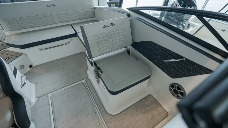 Slide: The Image of Sea Ray SPX 210 Outboard 2026 - 20