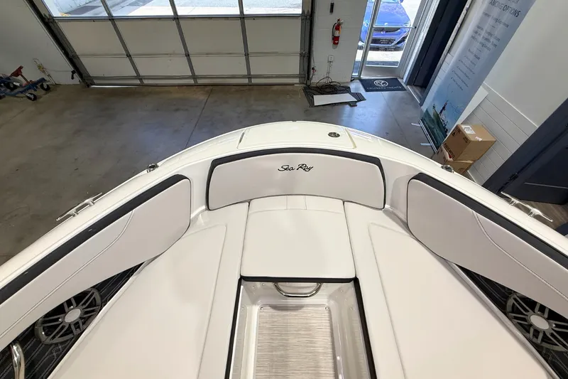 Slide: The Image of Sea Ray SPX 210 2026 - 22