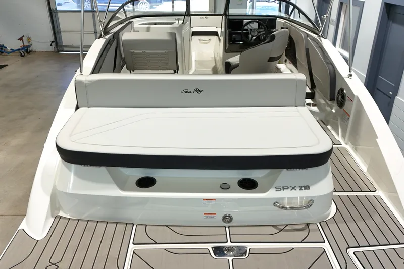 Slide: The Image of Sea Ray SPX 210 2026 - 4